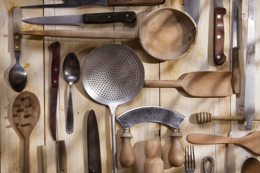 Old and various accessories for the preparation of food 
