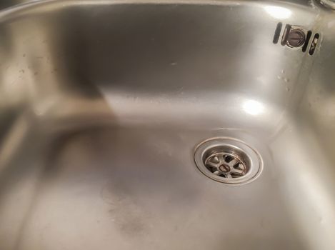 alluminium sink with rusty plug