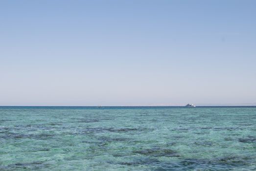 Photo closeup of beautiful clear turquoise sea ocean water surface with ripples low waves on seascape background. horizontal picture