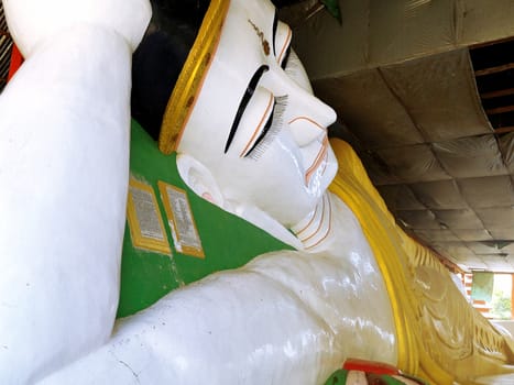 The reclining Buddha at Kyaw Aung San Temple