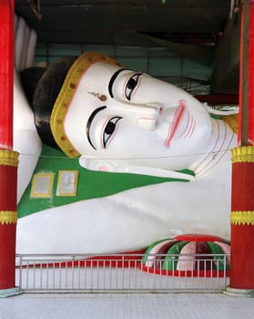 The reclining Buddha at Kyaw Aung San Temple