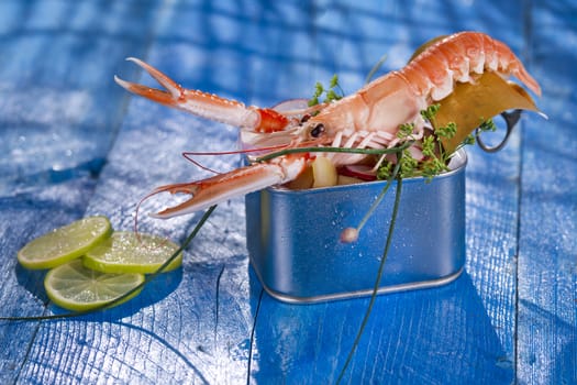 Presentation of a crustacean with mixed vegetables in box 