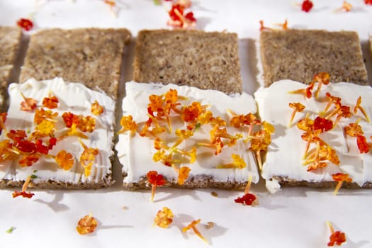 Sandwiches made from bread and cheese to the smell of spring 