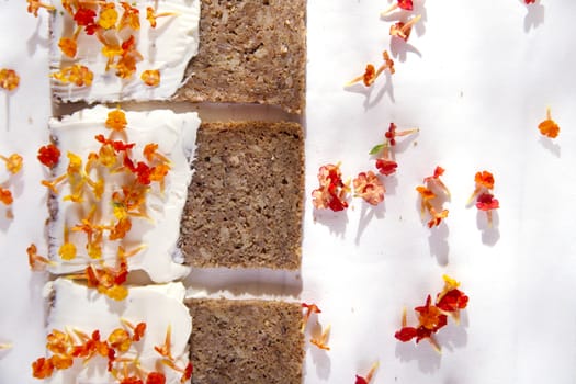 Sandwiches made from bread and cheese to the smell of spring 