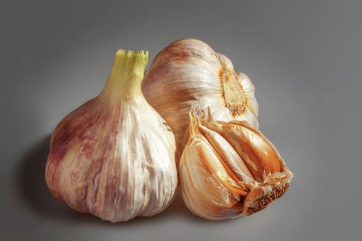 A cloves of Garlic and a whole Garlic.