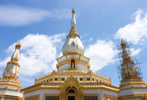 Phra Maha Chedi Chai Mongkhon,  temple roi-ed thailand (Edit poolight)