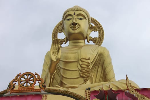 Big Buddha statue and fountain