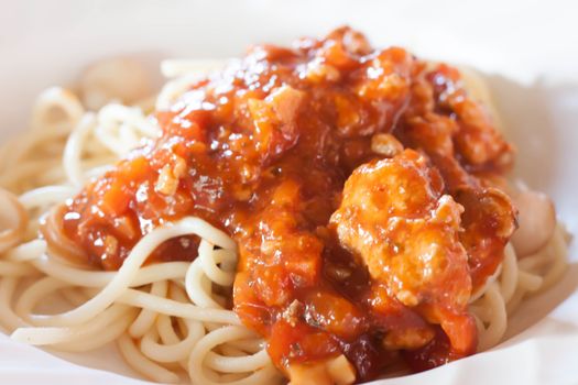 Spaghetti with tomato sauce.