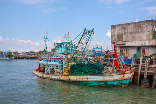 Pier fishing in the sea of ​​Thailand. Has a large fishing boat.