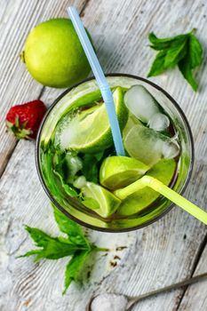 Popular summer alcoholic cocktail with rum,lime and mint.