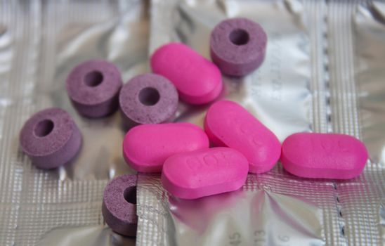 Purple and pink pills on Sachets silver