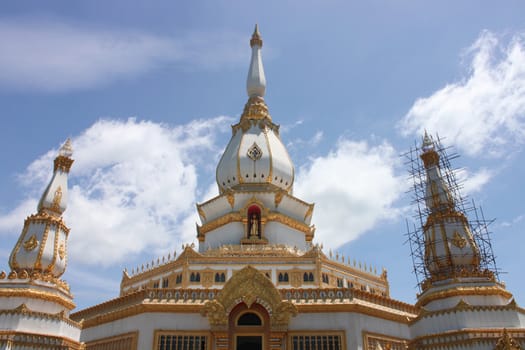 Phra Maha Chedi Chai Mongkhon,  temple roi-ed thailand