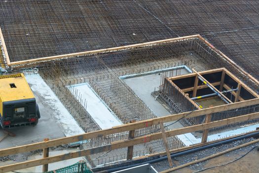 Foundation building of steel and concrete for the construction of an apartment building with underground parking.