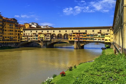 Ponte vecchio by day, Florence or Firenze, Italia