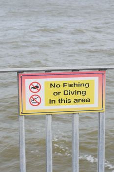 No fishing or diving sign