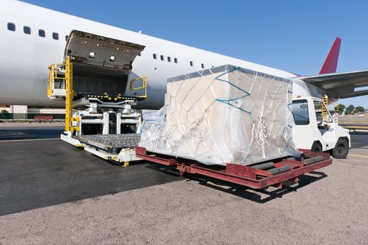 Loading platform of air freight to the aircraft