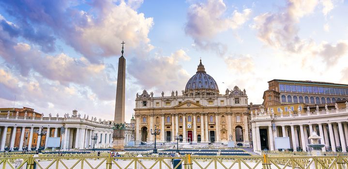 Vatican City, may 2016: St. Peter's Square at sunset