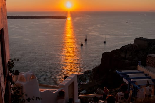 Gorizontal view of the famous Santorini sunset