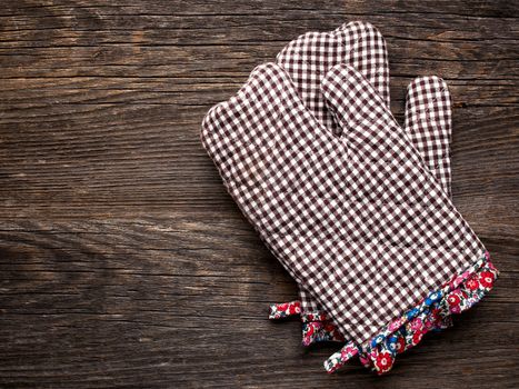 close up of rustic kitchen oven baking mitten glove