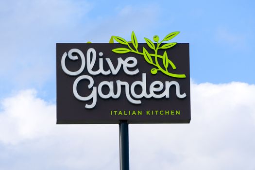 MOORE, OK/USA - MAY 20, 2016: Olive Garden Restaurant sign and exterior. The Olive Garden is an American casual dining restaurant chain specializing in Italian-American cuisine.