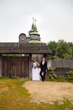 the groom lifted the bride, the newlyweds outside the city