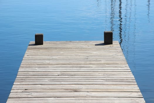 Bathing jetty and landing stage for boats with blue water