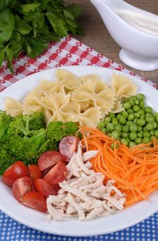 ranch pasta salad chicken, tomatoes, broccoli, green peas, carrots dressed with sour cream