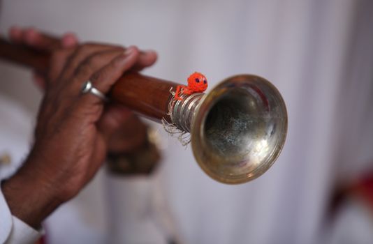 An ethnic Indian wind instrument called the been which plays a monotonous note.