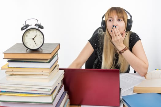 The student later dedicated the night yawns at his laptop