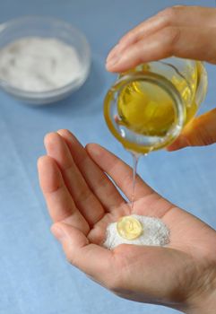 Baking soda and honey natural skin exfoliant