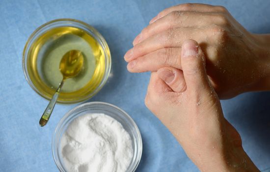Baking soda and honey natural skin exfoliant