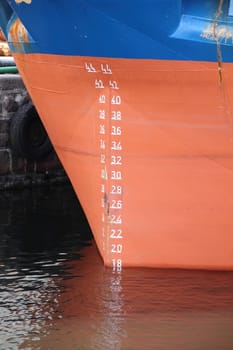 Stem of coaster with depth measure numbers on hull