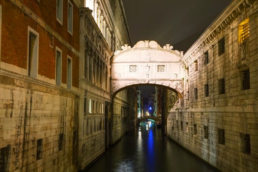 Bridge of sighs in Venice, Italy at the night time