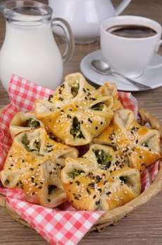 bun  puff pastry with spinach and ricotta in a basket on table