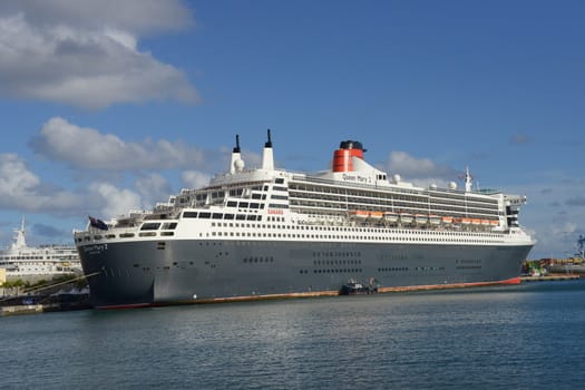 Queen Mary 2 in Gran Canaria harbour