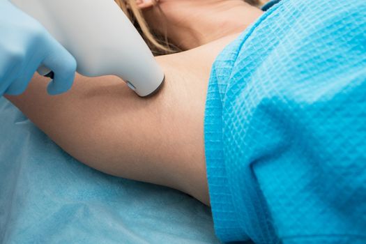 Procedure for armpit against hyperhidrosis