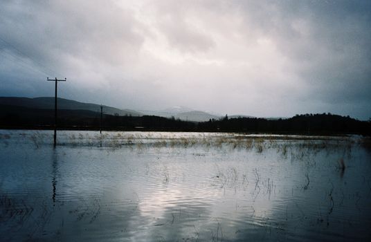 Color film image of lake scenery 