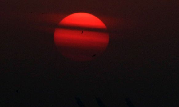 PAKISTAN, Karachi: As New Year's Eve celebrations carry on worldwide, the last sunset of the year turns the skies crimson red in Karachi, Pakistan on December 31, 2015.