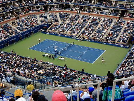 A crowded Arthur Ashe Stadium for a 2014 U.S. Open tennis match, Nishikori vs Wawrinki.