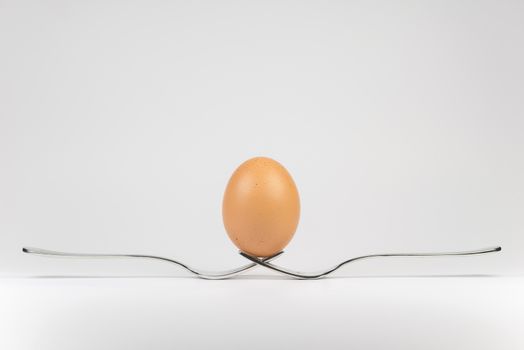 Balancing egg on two cooperating metal forks
