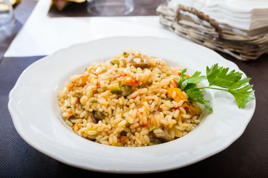 The vegetable risotto is a first healthy and nutritious dish suitable for vegetarians