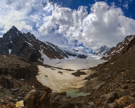 Beautiful view of a mountain lake in the glacier area. Western Siberia, Altai mountains.