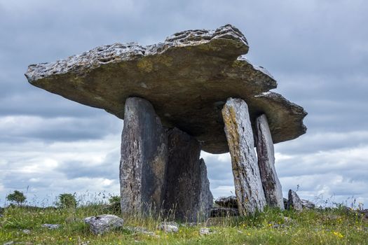 Poulnabrone Prehistoric Dolmen on a limestone plateau on the Burren in County Clare in Ireland. This megalithic tomb was constructed from slabs of limestone over 5000 years ago
