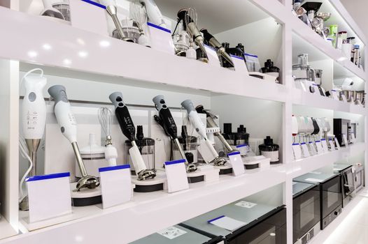 row of cooking immersion blenders selling at retail store shelf