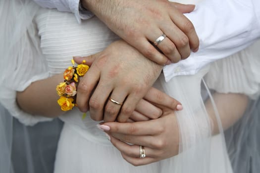 The groom keep the bride for hands