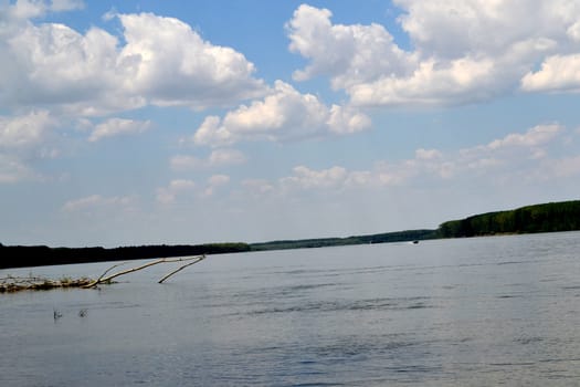 Hot summer with beautiful clouds on the Danube.
Fishing spots, places to sit at the beach