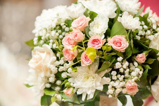 Wedding table decoration with roses