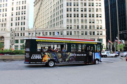 Chicago sightseeing bus on Michigan Avenue.