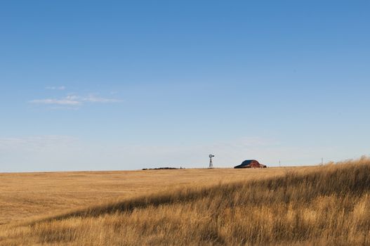 Barn and windmill on the highplains of Wyoming, in the USA