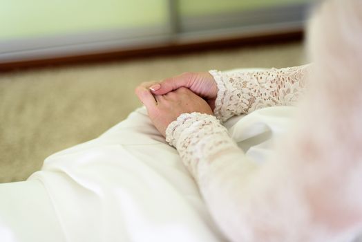 female hands on the wedding dress